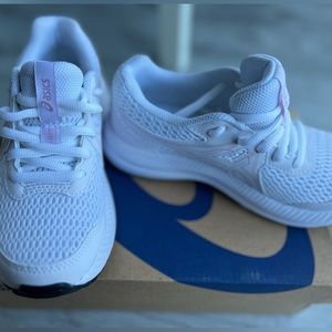 Girls size 1.5 ASICS